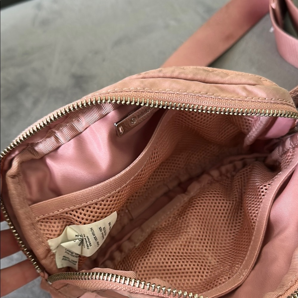 Lululemon Everywhere Belt Bag 1L - Picture 2 of 2